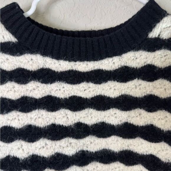 & OTHER STORIES Scalloped Crochet Merino Jumper - Picture 3 of 12